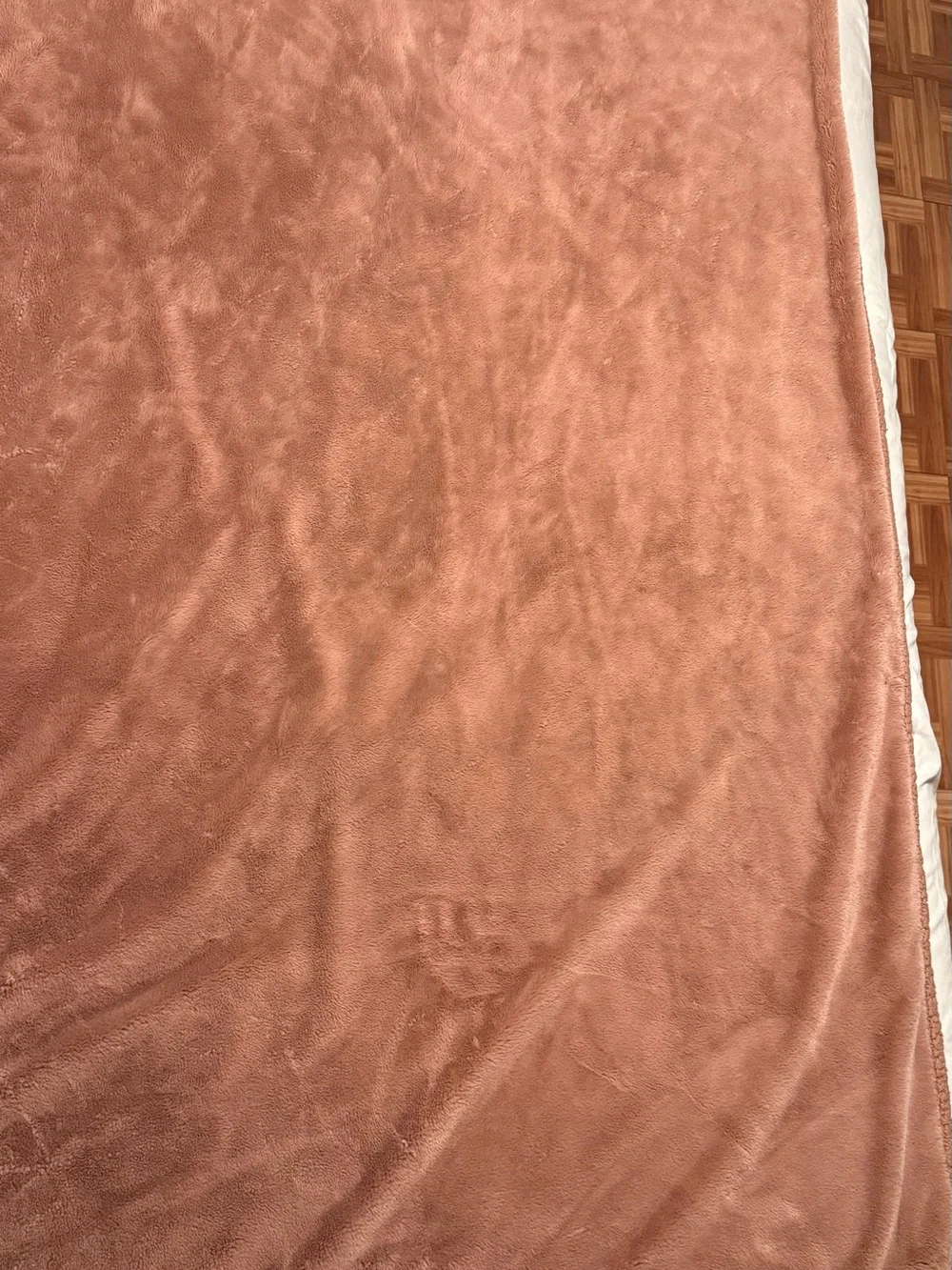 UGG Luxury Plush Oversized Throw Blanket Pink 71x47”
